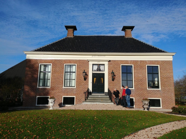 Monumentale boerderij in Usquert aardbevingsbestendig middels base-isolation
